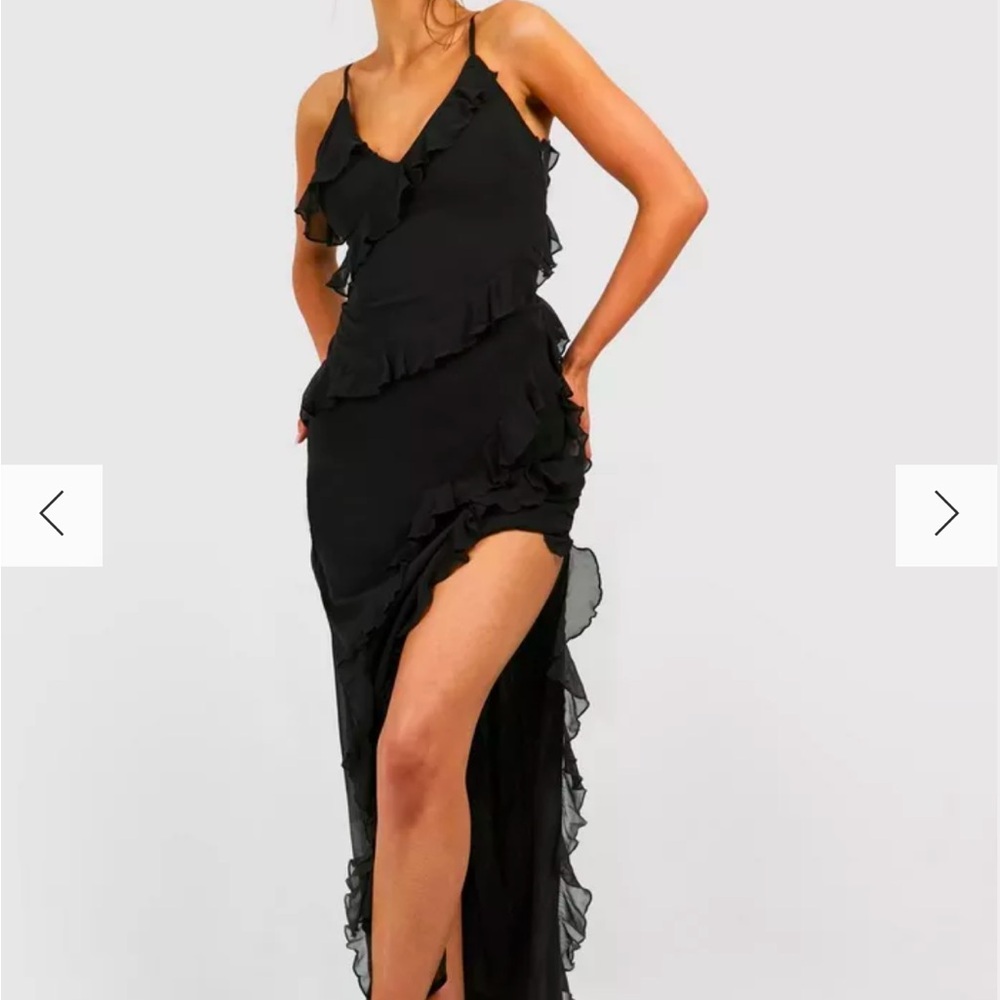BOOHOO BLACK RUFFLE DRESS W SLIT